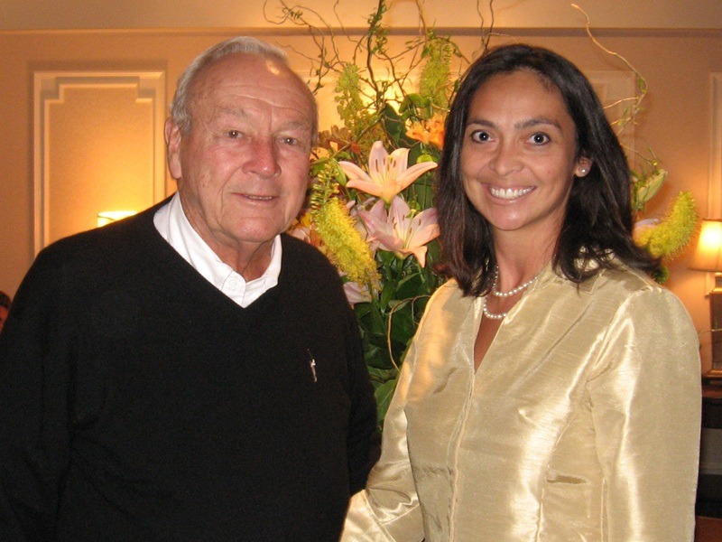 Anita Sayers, Executive Director of Marketing & PR for The Radnor Hotel, welcomes legendary golfer, Arnold Palmer, Wednesday July 1, 2009.